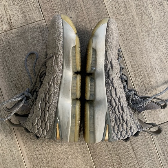 Nike Lebron James basketball shoes barely used in very good condition - Picture 2 of 5